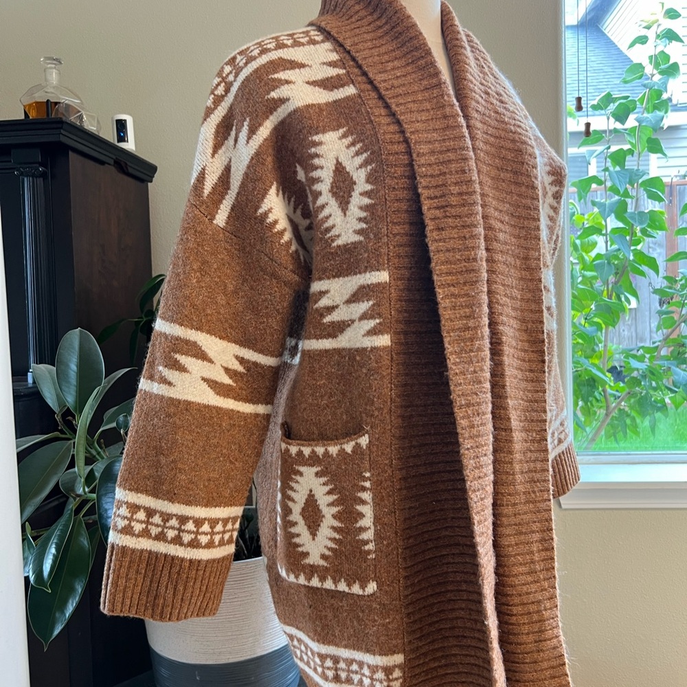 Tahari Mid length sweater - S